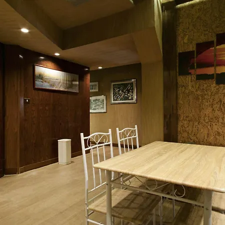 Back To 70's-modern And Terrace Apartment *